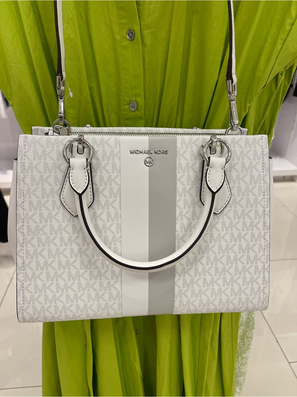 Michael Kors Marilyn Medium Signature Logo Stripe Satchel
Opt/Alluminium
NWT